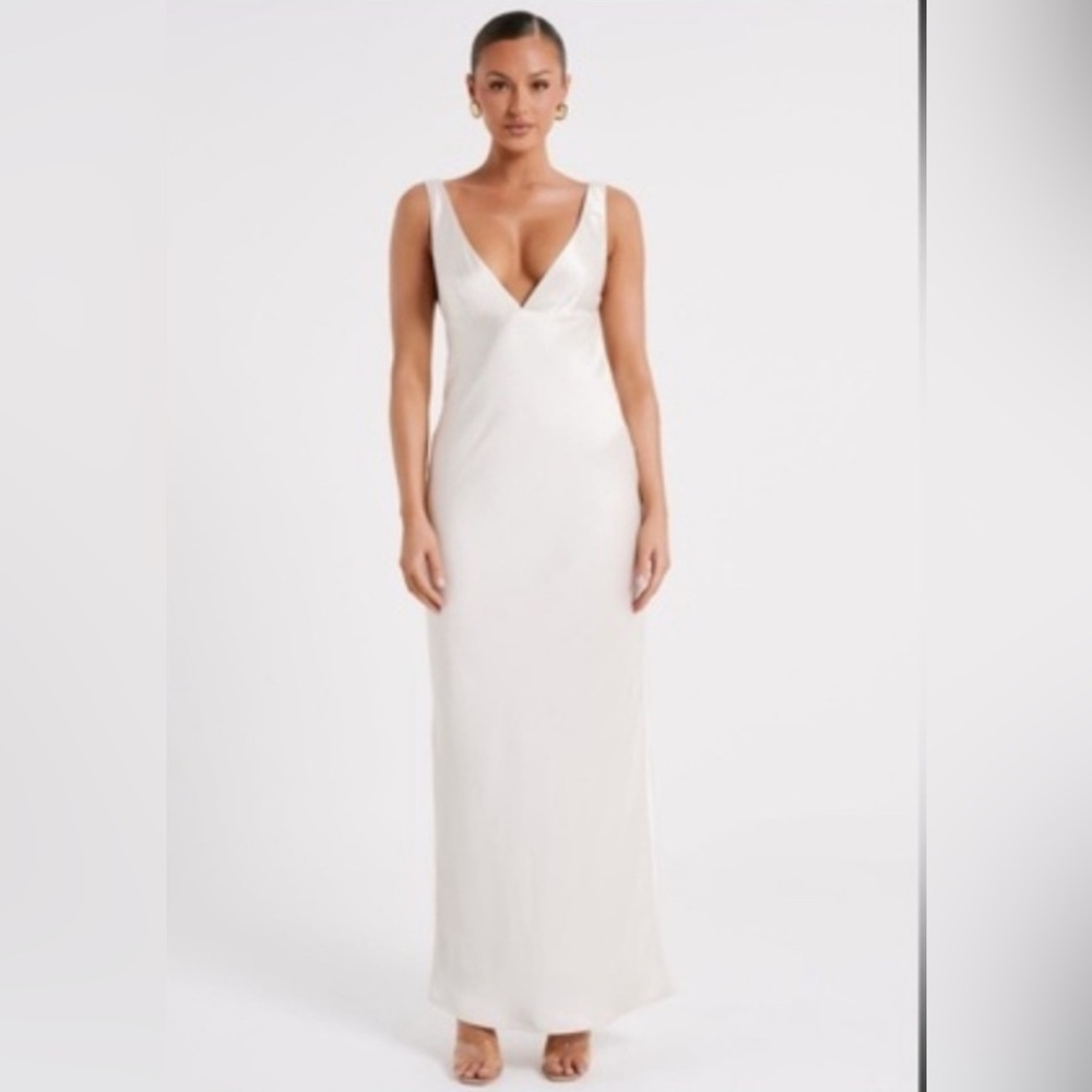 Meshki White Sleeveless V-Neck Gown